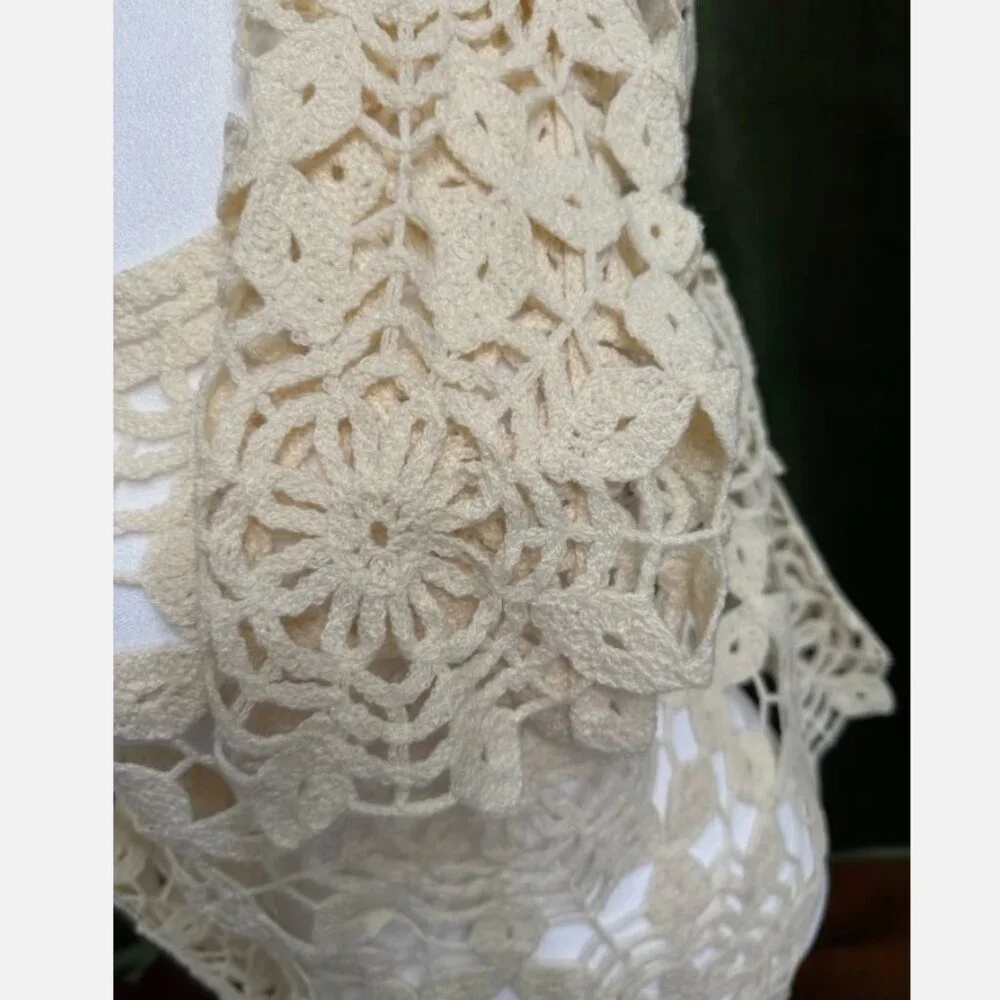 Luxurious Beige Lace Sweater Knitted Blouse Knitted Crop Top With Unique Flora - Picture 5 of 8